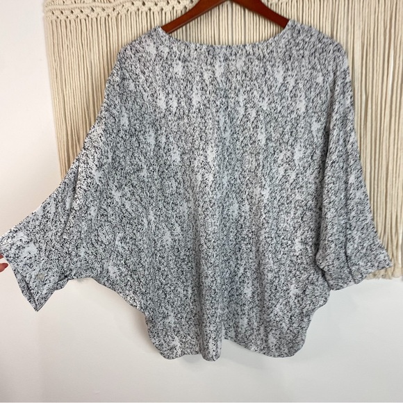 424Fifth NWT Lord & Taylor Abstract Black & White Blousy Short Sleeve Top Large - Picture 10 of 12